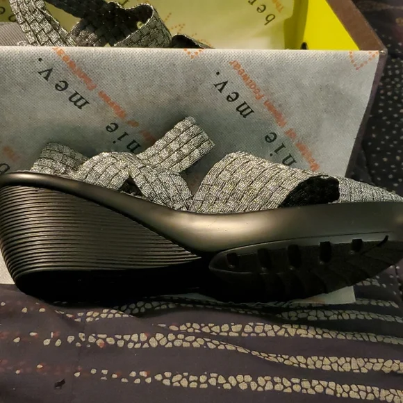 Bernie Mev Woven Wedge shoes - Picture 2 of 7